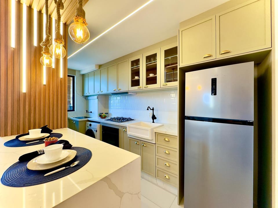 Dining area, kitchen