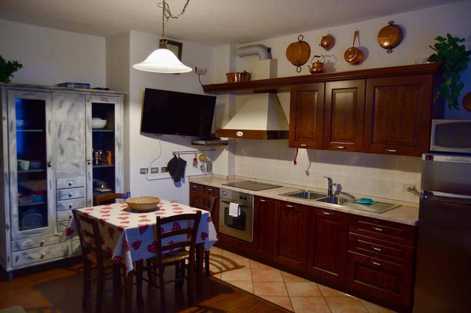TV and multimedia, Kitchen or kitchenette, Lunch, Lunch, stove