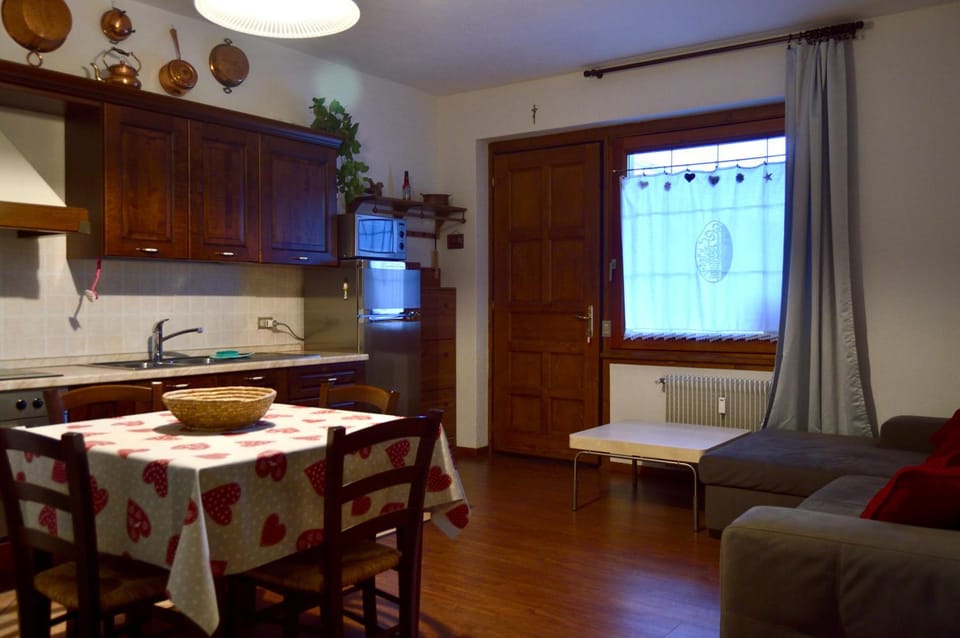 Kitchen or kitchenette, Living room, Dining area, Lunch, Lunch, stove