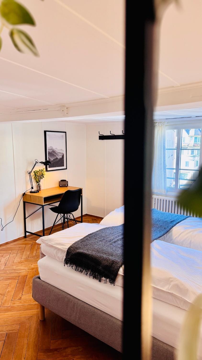 Bed, Photo of the whole room, Bedroom