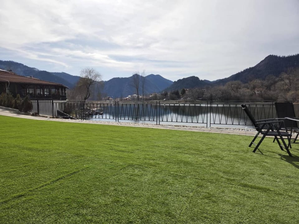 Къща за гости "Mirror Lake" Resort in Decentralized Administration of Macedonia and Thrace