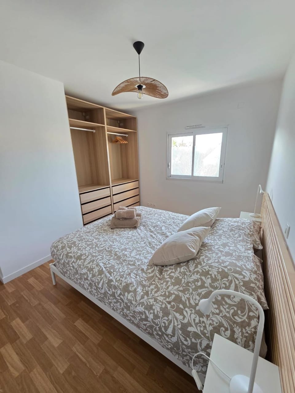 Bed, Photo of the whole room, Bedroom, towels