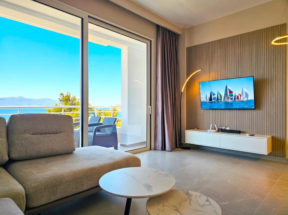 Communal lounge/ TV room, Living room