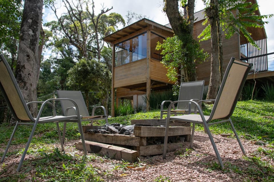 Cabana Celeiro com cômodo secreto em Campo Alegre SC Chalet in Joinville