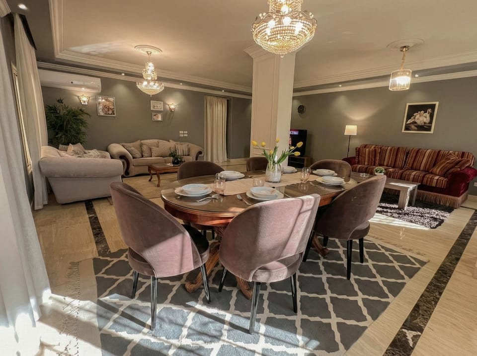 Seating area, Dining area