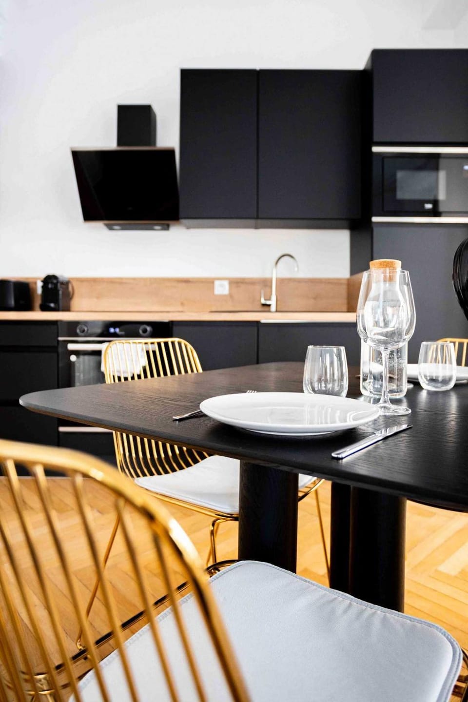 Kitchen or kitchenette, Dining area