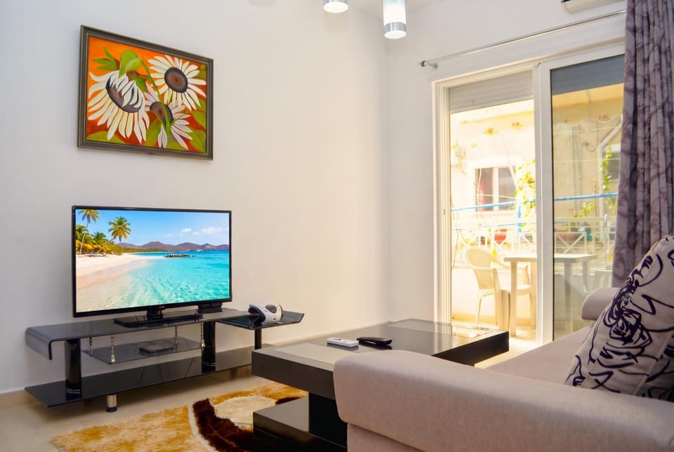 Communal lounge/ TV room, Living room