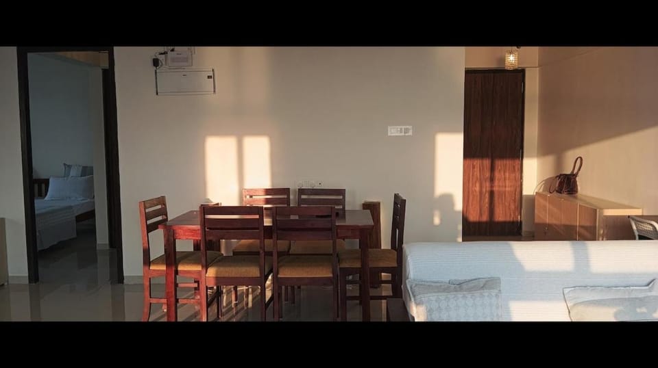 Sea-View Premium 2bhk 950sqft, Parking, Andheri W Apartment in Mumbai