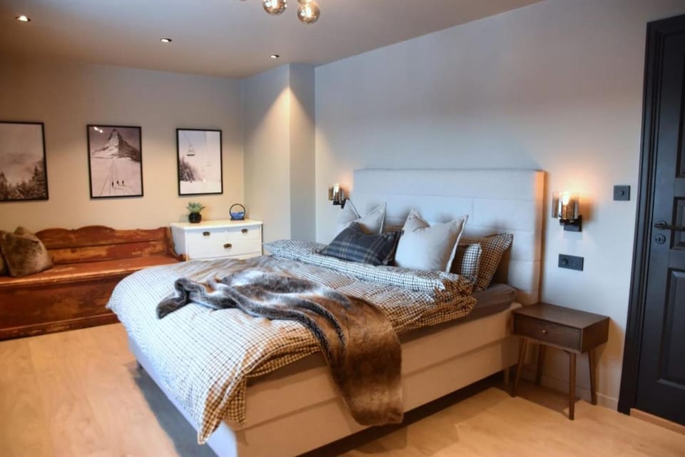 Photo of the whole room, Bedroom