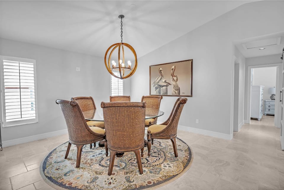 Serene Canal Views, Heated Pool & Relaxation - Villa Pelican Paradise - Roelens House in Cape Coral