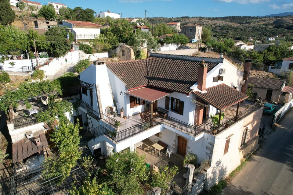 Property building, Facade/entrance, Mountain view, Location