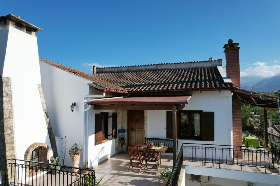 Property building, Summer, Balcony/Terrace