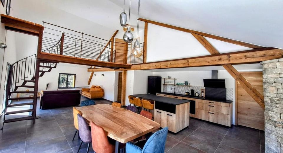 TV and multimedia, Kitchen or kitchenette, Living room, Dining area