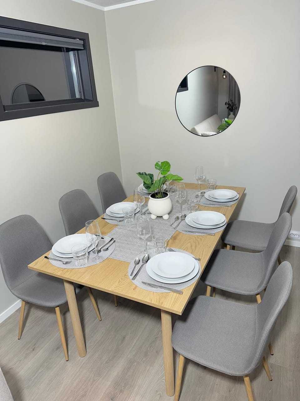 Seating area, Dining area