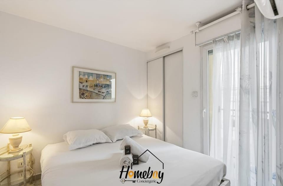 Bed, Photo of the whole room, Bedroom, internet, air conditioner