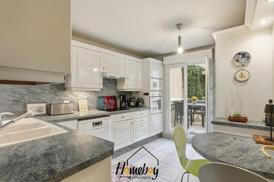 Coffee/tea facilities, Kitchen or kitchenette, Dining area, dishwasher, minibar, pet friendly, stove, toaster