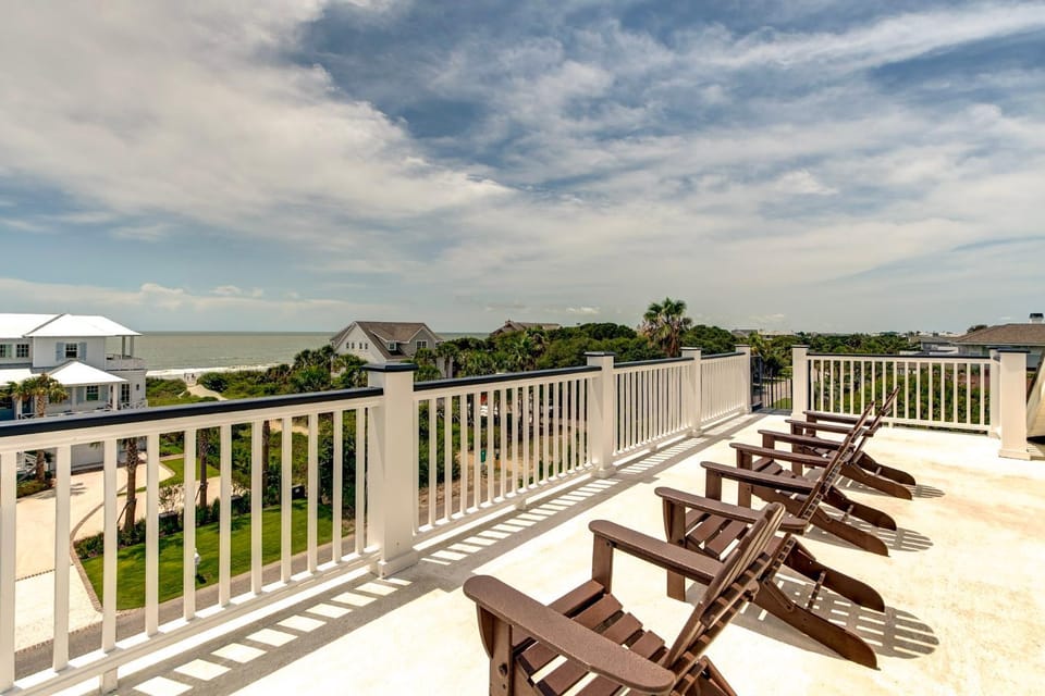 Sunrise Manor, Putting Green, Pool/hot tub, Elevator, Ocean Views House in Isle of Palms