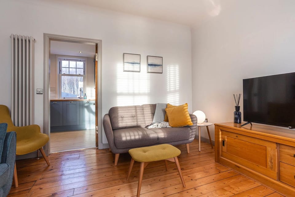 Communal lounge/ TV room, Living room