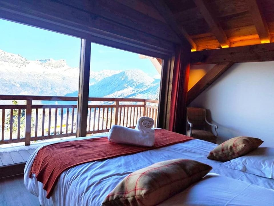 Bed, Bedroom, Mountain view