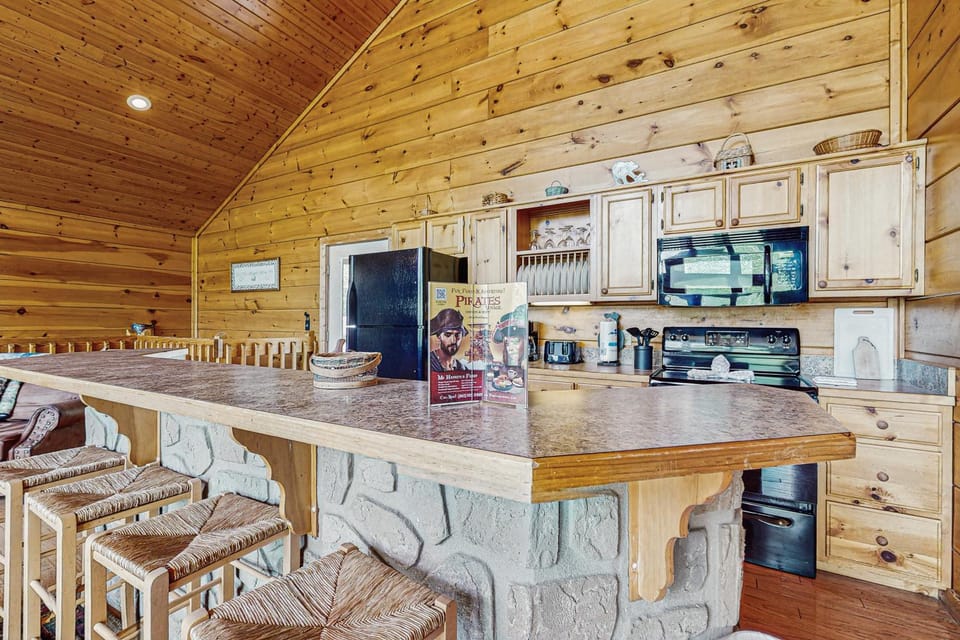 Stunning Cabin Sleep 12 Hot Tub Grill Shared Pool Cabin in Sevier County