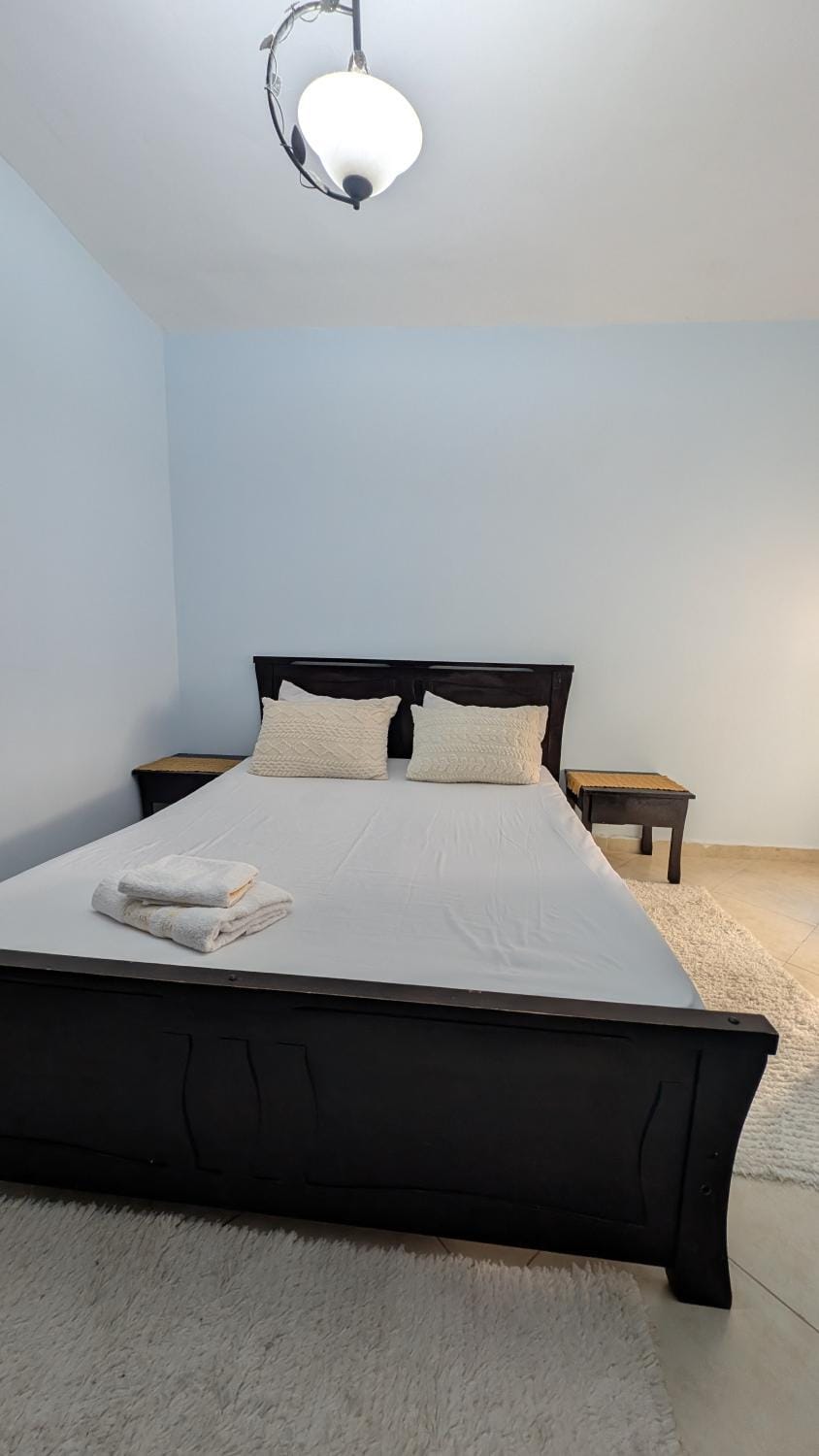 Bed, Photo of the whole room, Bedroom, towels