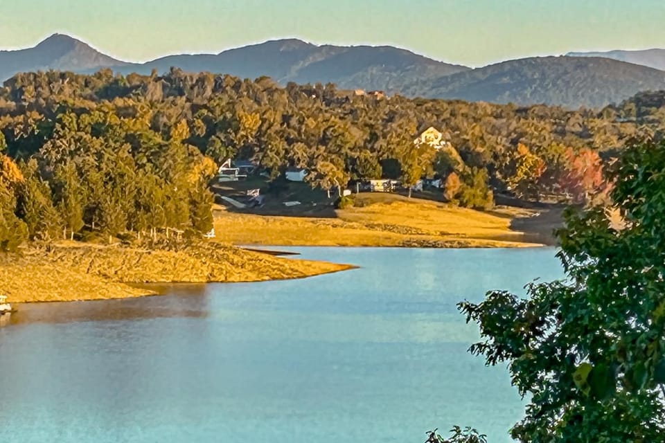Cozy Home W Lake Views Sleeps 4 Games Free Ticket House in Sevierville
