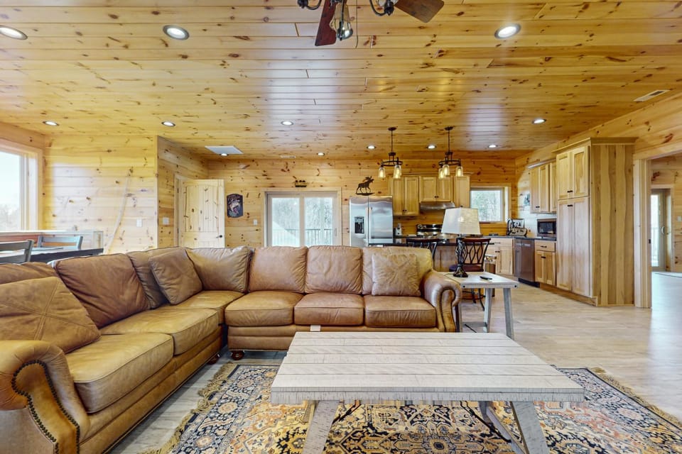 Cozy Home W Lake Views Sleeps 4 Games Free Ticket House in Sevierville