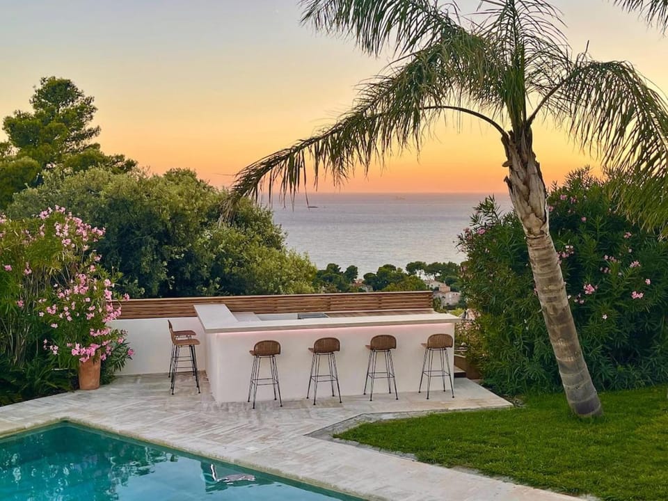 Mas des îles d'Or - Vue mer unique, Piscine chauffée, Jacuzzi, Tennis Villa in Hyères