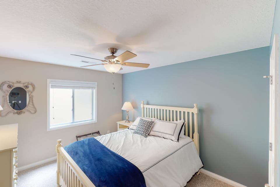 Family Lake Escape Sleeps 12 Shared Pool Dock House in Norris Lake