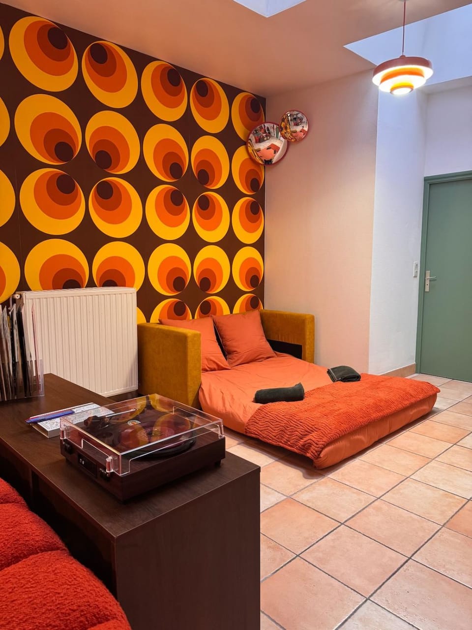 Bed, Living room