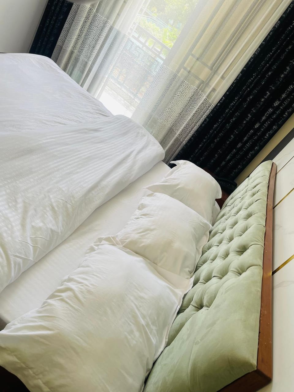Bed, Living room, Photo of the whole room, Seating area, Bedroom