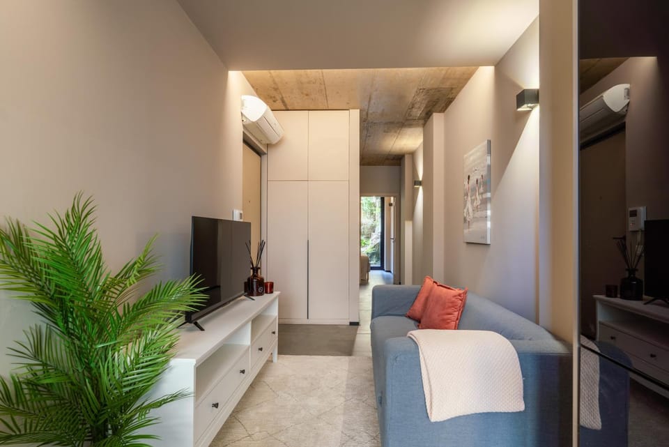 Bed, TV and multimedia, Bedroom, wardrobe, air conditioner