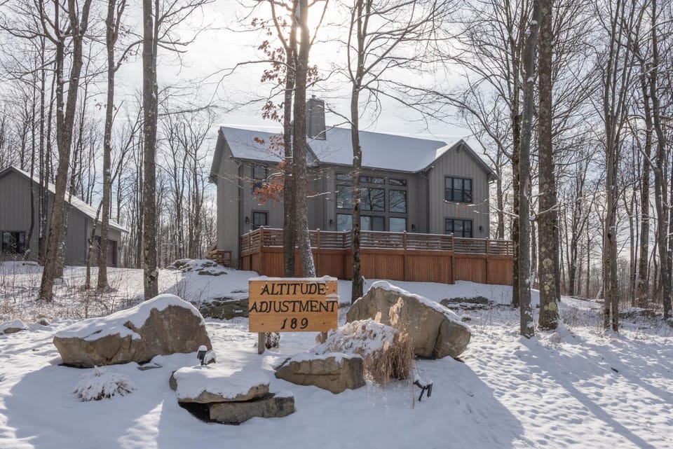 Altitude Adjustment House in Deep Creek Lake