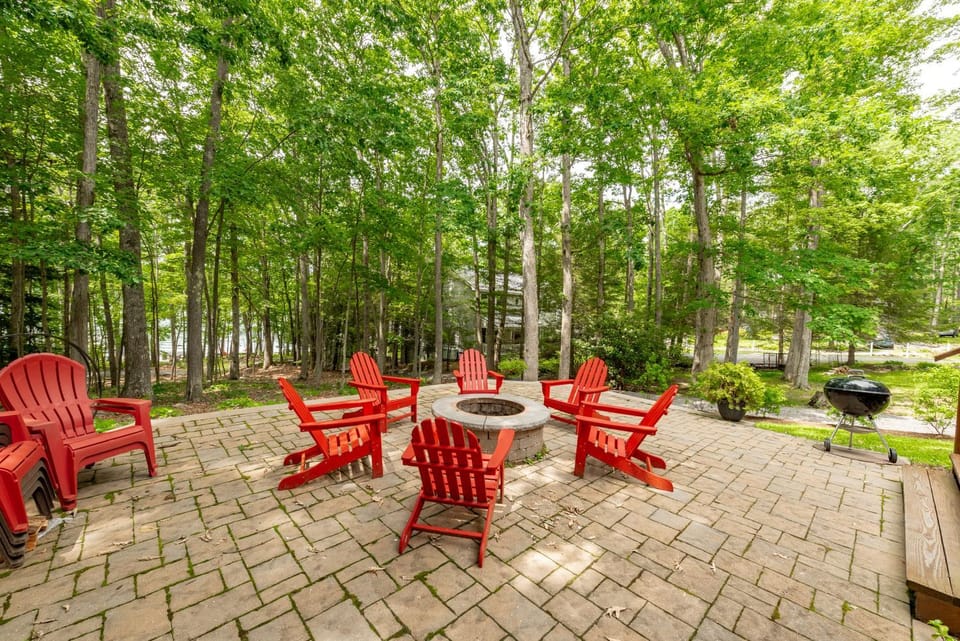 Always in Season by Railey Vacations House in Deep Creek Lake