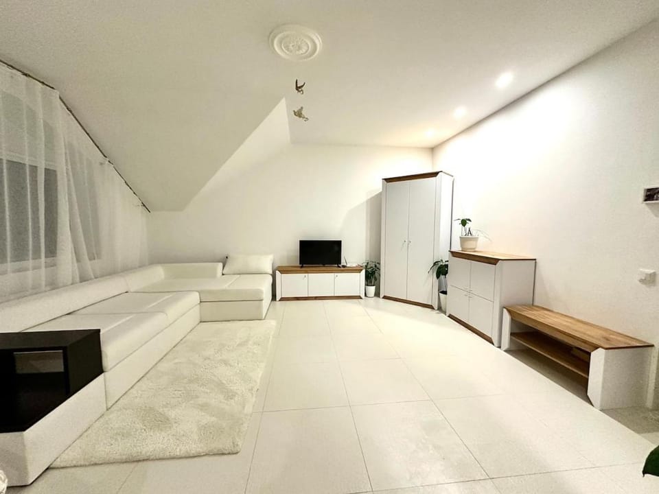 Затишна квартира на Празькому Apartment in Kiev City - Kyiv