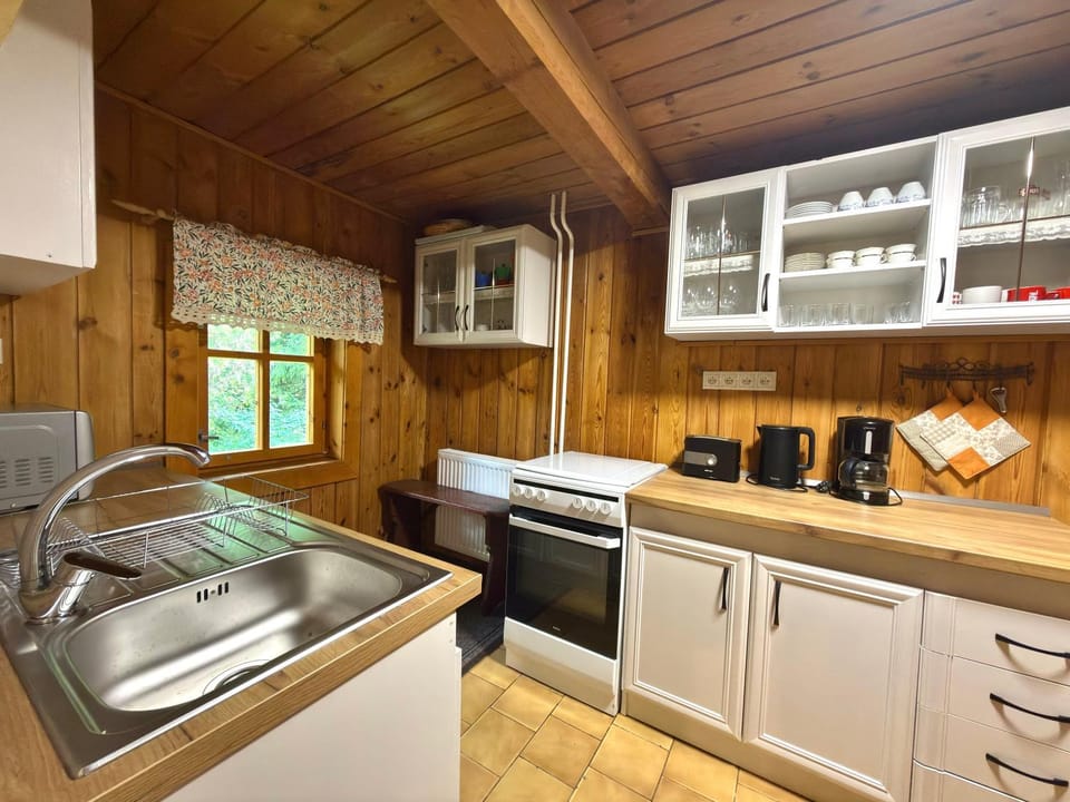 Kitchen or kitchenette, oven, toaster