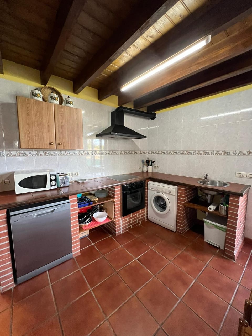 Kitchen or kitchenette, dishwasher, toaster