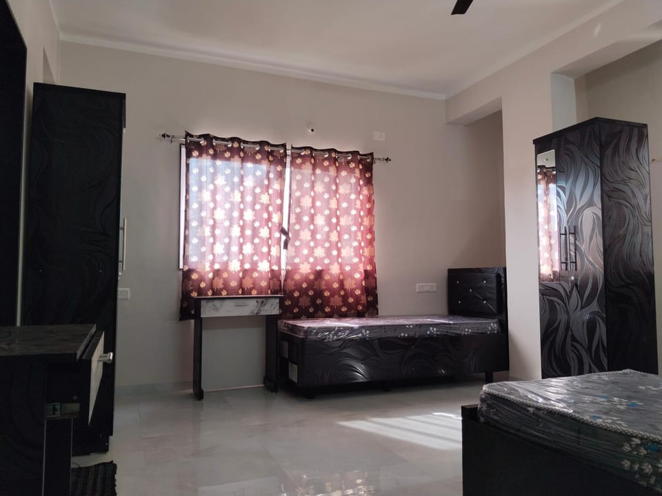 Bed, Living room, Photo of the whole room, Bedroom