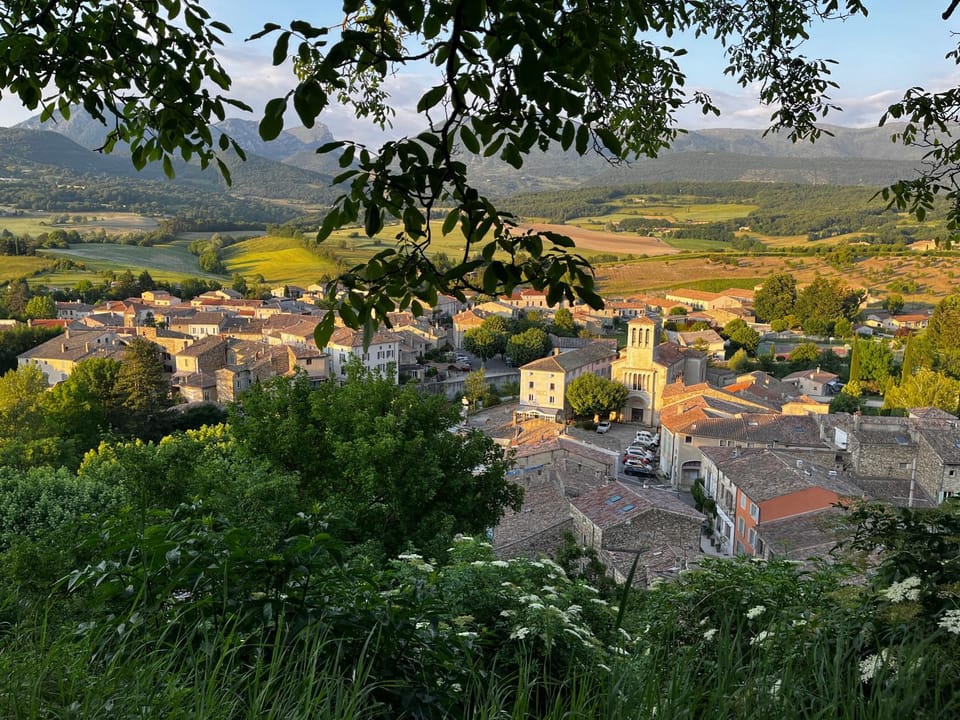 Bird's eye view, Location