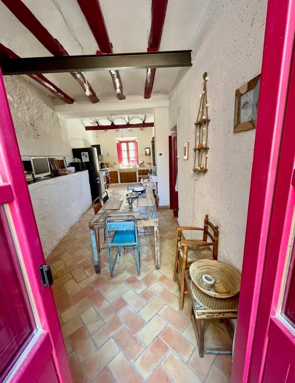 Masía de siglo XIX rodeada de viñedos y mar House in Baix Penedès