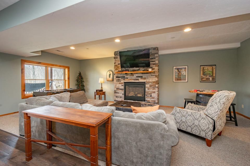 Wood-Fore Reserve by Railey Vacations House in McHenry