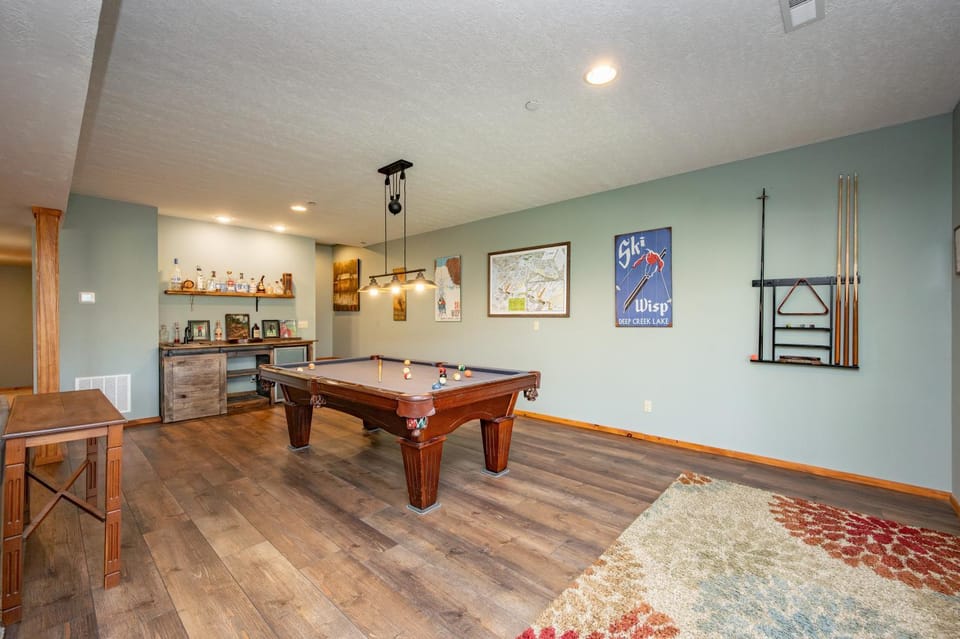Wood-Fore Reserve by Railey Vacations House in McHenry