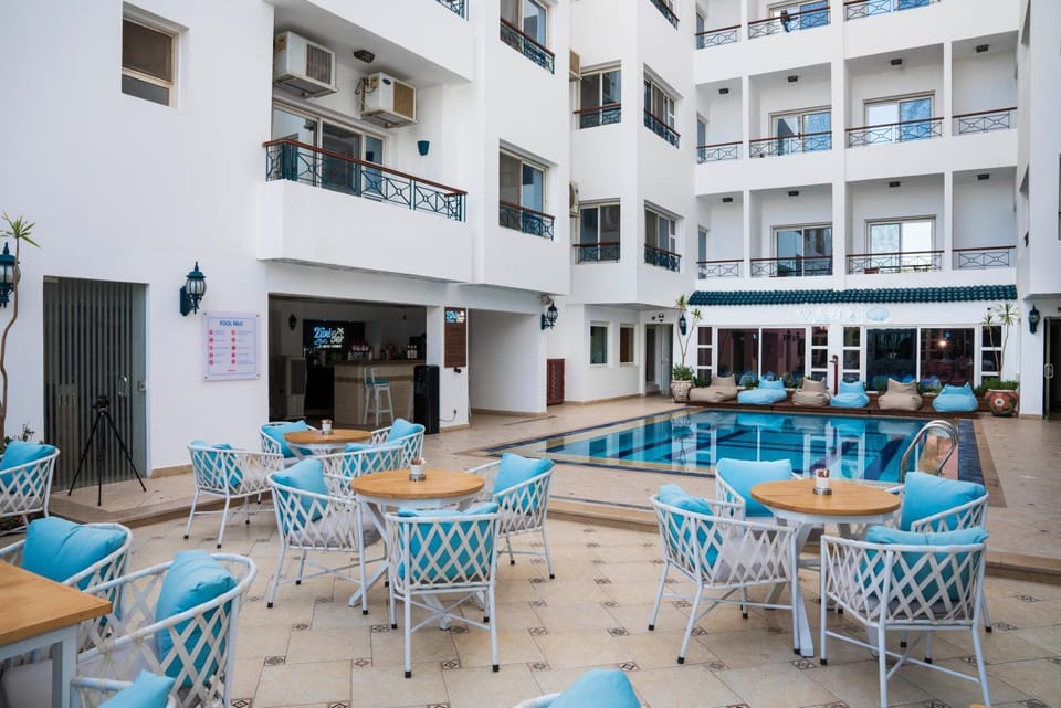 Property building, Patio, Restaurant/places to eat, Restaurant/places to eat, Communal lounge/ TV room, Day, Evening entertainment, Pool view, Swimming pool, Breakfast, Breakfast, Continental breakfast, Continental breakfast, Buffet breakfast, Buffet breakfast, Asian breakfast, Asian breakfast, Italian breakfast, Italian breakfast, sunbed