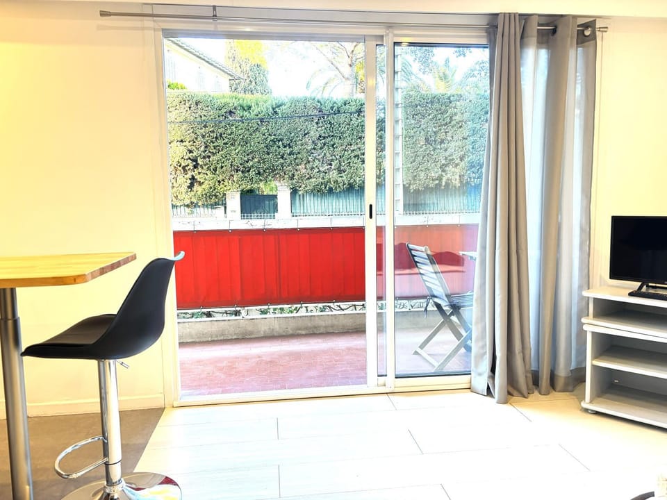 View (from property/room), Balcony/Terrace, Dining area