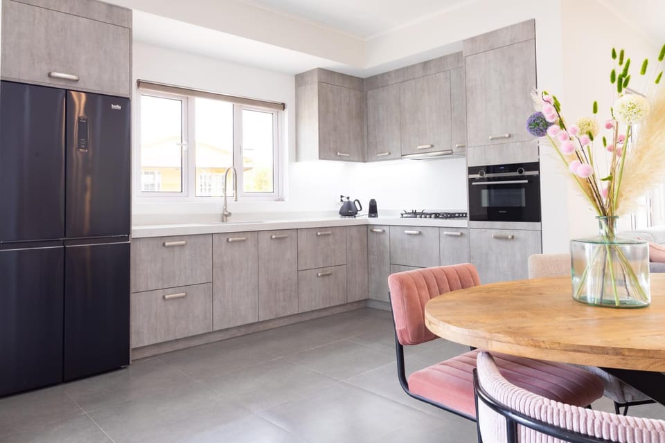 Kitchen or kitchenette, Dining area, dishwasher, oven, stove