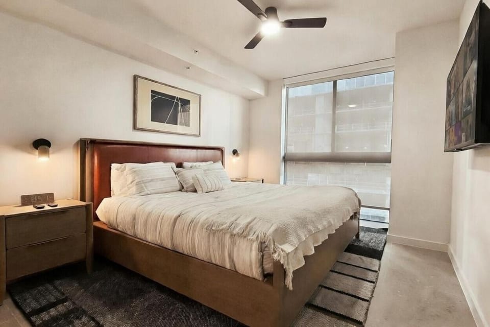 Bed, TV and multimedia, Bedroom