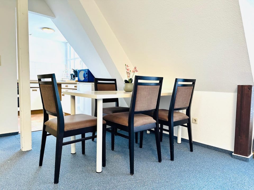 Seating area, Dining area