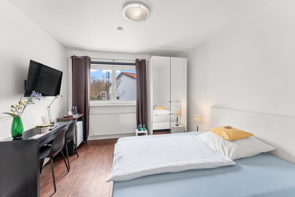 TV and multimedia, Bedroom, wardrobe