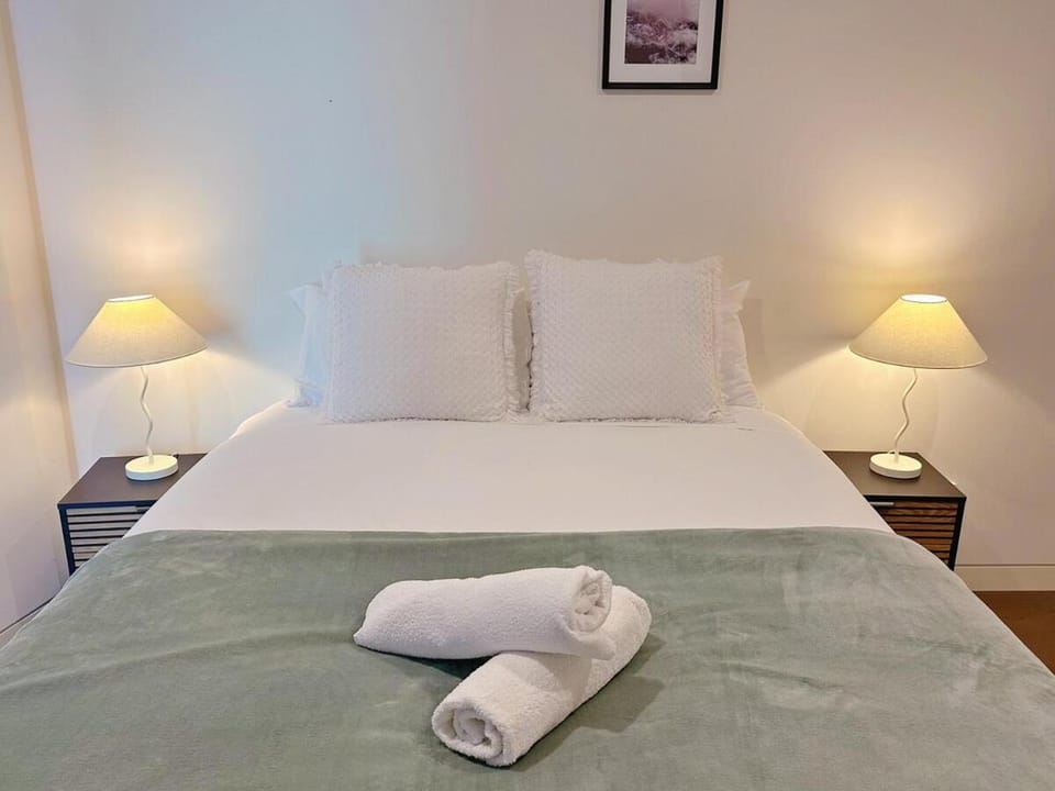 Luxury Poolside 2 BR Apt in Olympic park Apartment in Lidcombe