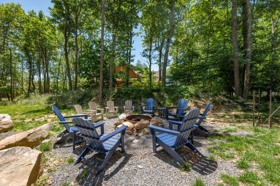 Wispering Rapids by Railey Vacations House in McHenry